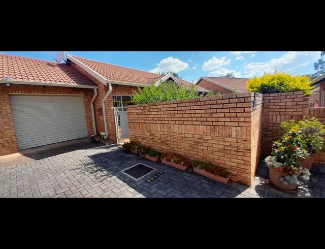 2 BEDROOM COMPLEX FOR SALE IN ELDORAIGNE